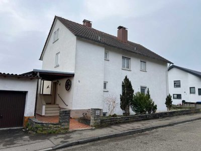 renovierungsbedürftiges Zweifamilienhaus am Zanger Berg in Heidenheim zu verkaufen.