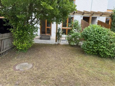 Schöne, modernisierte 2-Zimmer-Wohnung mit Terrasse und Garten