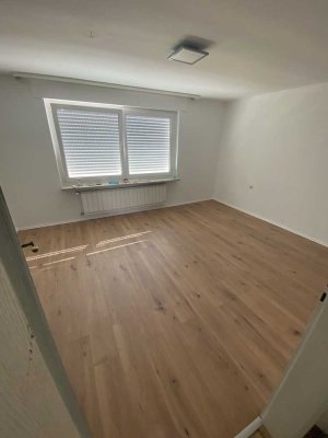 Vollständig renovierte Wohnung mit drei Zimmern und Einbauküche in Lorch
