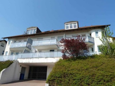 Sehr gepflegte 2-Zimmer Etagenwohnung mit Einbauküche, TG-Stellpl., Südbalkon mit herrlichem Ausbl