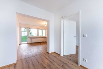 - Sanierte 3,5-Zimmer-Wohnung mit übergroßer Loggia in ruhiger Lage -