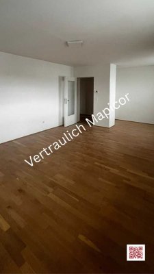 Exklusiv & hell, 5-Zimmer-Altbauwohnung mit Flair – energetisch saniert