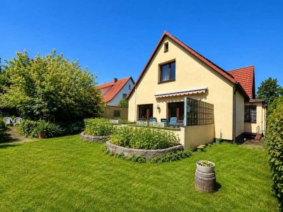 Schnelsen, ruhige Anliegerstraße: Gemütliche Doppelhaushälfte, mit Sonnenterrasse u. kleinem Garten!