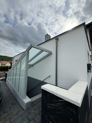 Modernisierte 2-Zimmer-Wohnung mit eigener Terrasse & Stellplatz im Neubaugebiet/Geislingen-Eybach