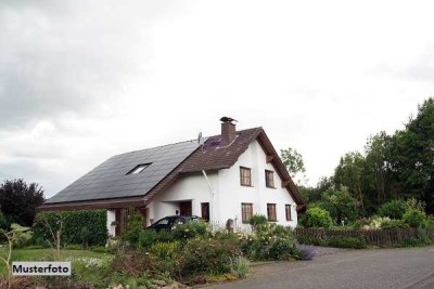 Freistehendes Einfamilienhaus mit Nebengelass