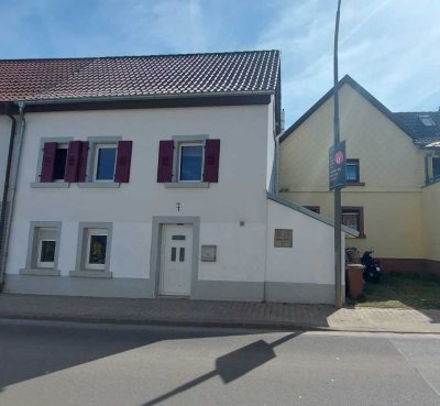 Günstige 5-Raum-Doppelhaushälfte in Münchweiler an der Alsenz