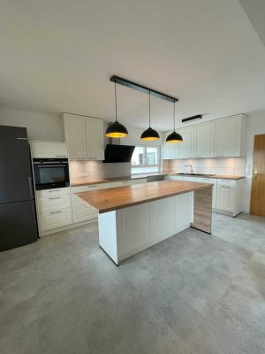Attraktive 5,5-Zimmer-Wohnung mit gehobener Innenausstattung mit Südbalkon und grossem Garten