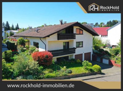 Vielseitiges Zweifamilienhaus mit Potenzial in Grünwettersbach