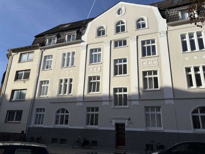 Anfragestop - Zentrale 2,5 Zimmer Mansardenwohnung im Altbau