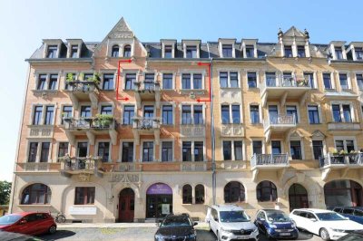 Striesen - frei werdende 4-Zimmer-Altbauwohnung mit 2 Balkonen