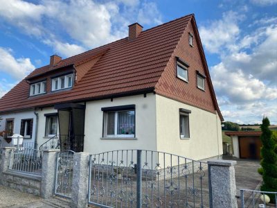 Sehr schöne Doppelhaushälfte mit viel Nebengelass