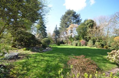 Vier- Raum- Garten- Wohnung | Privatgarten ca. 700 m² | Einzelgarage | separates Appartement