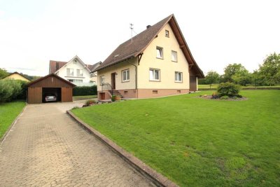 Wohnhaus für Familien mit Potential in ruhiger Ortslage von Ohlsbach mit viel Grün