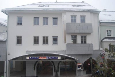 Schöne 2-Zimmer-Wohnung mit Balkon am Stadtplatz