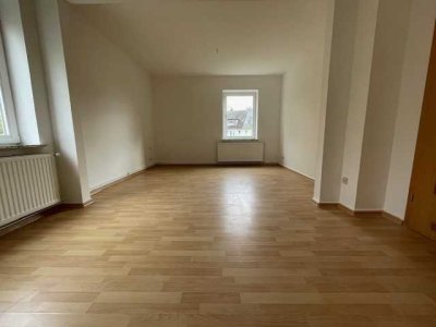Bald für Sie renoviert. Großzügige Erdgeschoss-Wohnung