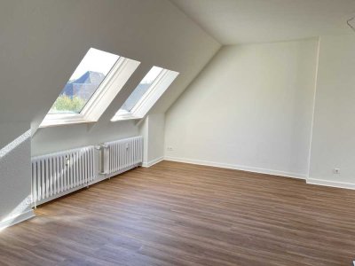 4-Raumwohnung im Dachgeschoss mit Balkon verfügbar!