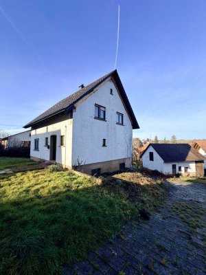 Von Privat: Idyllisch gelegenes Sanierungsobjekt mit Weitblick und großem Grundstück