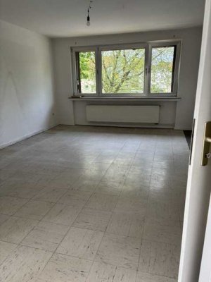 Helle 80 qm Wohnung im 1. OG – ideal für ruhiges Paar oder Rentnerpaar – mit Gestaltungsspielraum