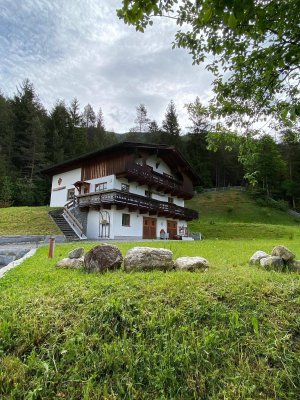 Komfortables Wohnen am Waldrand mit Bergblick und nahegelegenem Müllbach