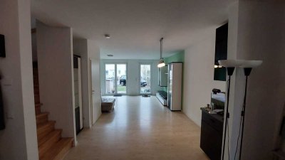 Geräumiges, helles 4,5 Zimmer RMH, teilmöbliert, Balkon, Garten, Terasse, EBK in Nähe der Havel