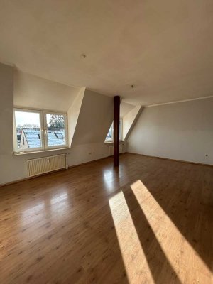 ++ Großzügige 3 Zimmer Dachgeschosswohnung in Mülheim Speldorf, frisch gestrichen ++