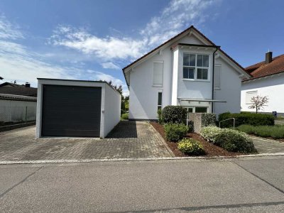 Ein Traum von Wohnung , Erdgeschoss mit großer Terrasse und allgemeinen Garten (  2-Familien-Haus )