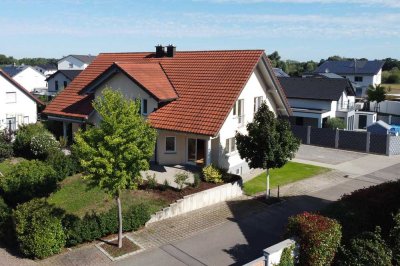 Gepflegtes und bezugsfreies Einfamilienhaus als DHH mit Garage - für den Käufer provisionsfrei!