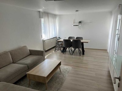 Modernisierte 3,5-Raum-Wohnung mit 2 Balkone und Einbauküche in Esslingen - Sulzgries