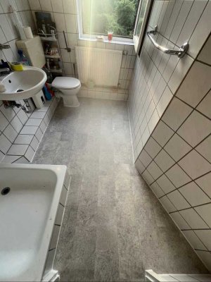 Vollständig renovierte Wohnung mit drei Zimmern und EBK in Winsen