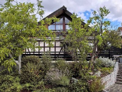 Wohnen mit Aussicht: Einfamilienhaus mit Einliegerwohnung und großem Garten in Unkel