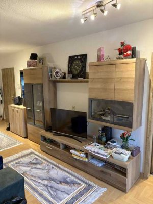 ***TOP***Voll möbliert, 2 ZKB, neu renoviert, Bad mit Wanne, TG-Stellplatz, Kellerraum, Dachterrasse