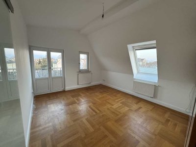 Freundliche 3-Zimmer-DG-Wohnung mit EBK und Balkon in Niederschönhausen (Pankow), Berlin