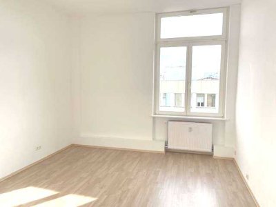 Großzügige, helle 2-Zimmer-Altbau-Wohnung in guter Offenbacher Citylage