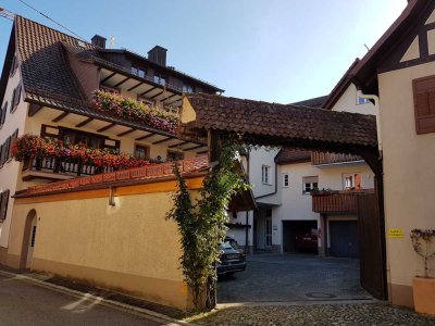 Charmante 4-Zimmer-Dachgeschosswohnung mit Stil, Komfort und Burgblick in Staufen im Breisgau