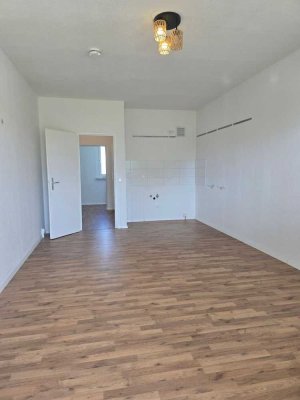 Perfekte Singlewohnung! Aufzug + Balkon + Dusche