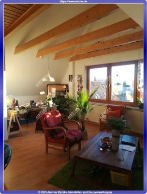 Sonnige, offene Dachgeschoßwohnung mit besonderem Flair, EBK und 2 TG Stellplätze