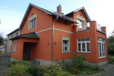 Modernes Einfamilienhaus mit großem Garten und Garage in bester Lage oberhalb von Radebeul-Mitte