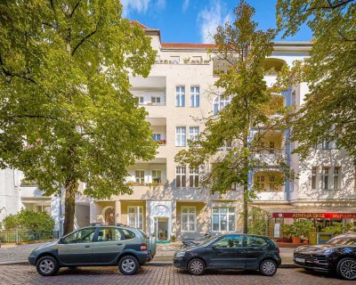 Attraktive Kapitalanlage: Altbau-Traum mit Balkon: 2-Zimmer Wohnung in bester Lage von Wilmersdorf!