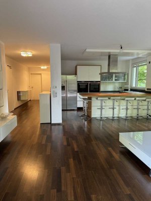 Residenz an der Kahnfahrt
Moderne 4-Zimmer-Erdgeschosswohnung mit Terrasse & Parkblick