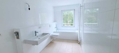 oberste Etage ohne Schrägen*LIFT*tolle Einbau-KÜCHE*SÜD-WEST-Balkon*fast am Wasser: Dahme