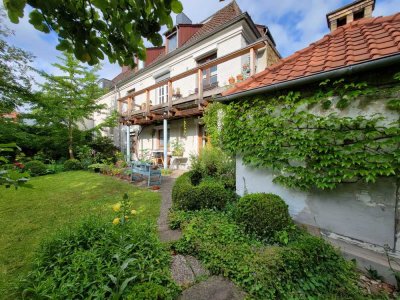 Wohnhaus mit Büro/Praxis