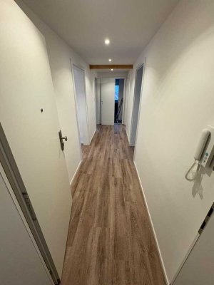 Exklusive 3-Zimmer-Dachgeschosswohnung mit Balkon und Einbauküche in Zell am Harmersbach
