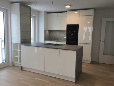 4-Raum-Wohnung mit Balkon und Einbauküche in München