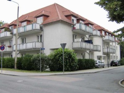 Günstige, vollständig renovierte 3-Zimmer-Wohnung mit Balkon in Weißenfels