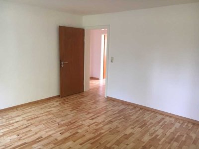 Sanierte 4-Zimmer-Hochparterre-Wohnung mit Balkon in Lichtenfels (Kreis)