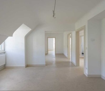 Stuttgart-Obertürkheim: Sanierte 3,5-Zimmer Wohnung in Unternehmer Villa