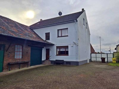 Kleingewerbe / Handwerker / Wohnmobil - Großes Haus mit Scheunen und Innenhof