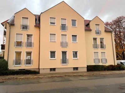 Dachgeschosswohnung mit Balkon und Garage