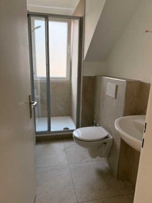 Sanierte DG-Wohnung in ruhiger Lage