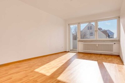 Sehr gepflegte Wohnung! 3-ZKB mit Balkon, modernem Bad, erneuerte Elektroinstallation, neue Kü!